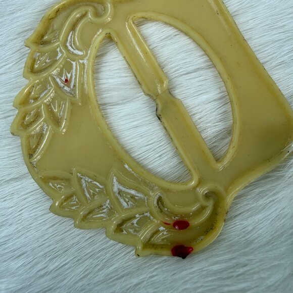 Vintage Yellow Ivory Plastic Leaf Feather Belt Buckle - Picture 4 of 4